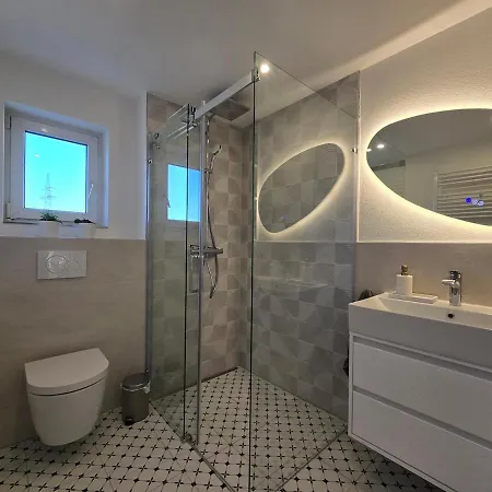 Charmante Mit 3 Schlafzimmer Und Balkon In 아파트