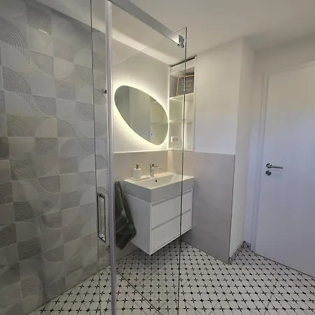 Charmante Mit 3 Schlafzimmer Und Balkon In Lejlighed Lörrach