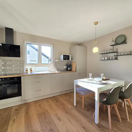 Apartment Mit Balkon In *