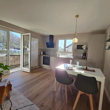 Apartment Mit Balkon In *