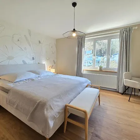 Charmante Mit 3 Schlafzimmer Und Balkon In *