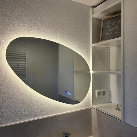 Mit Balkon In Apartment