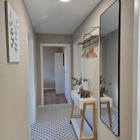 Mit Balkon In Apartment *