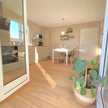 Apartment Mit Balkon In *